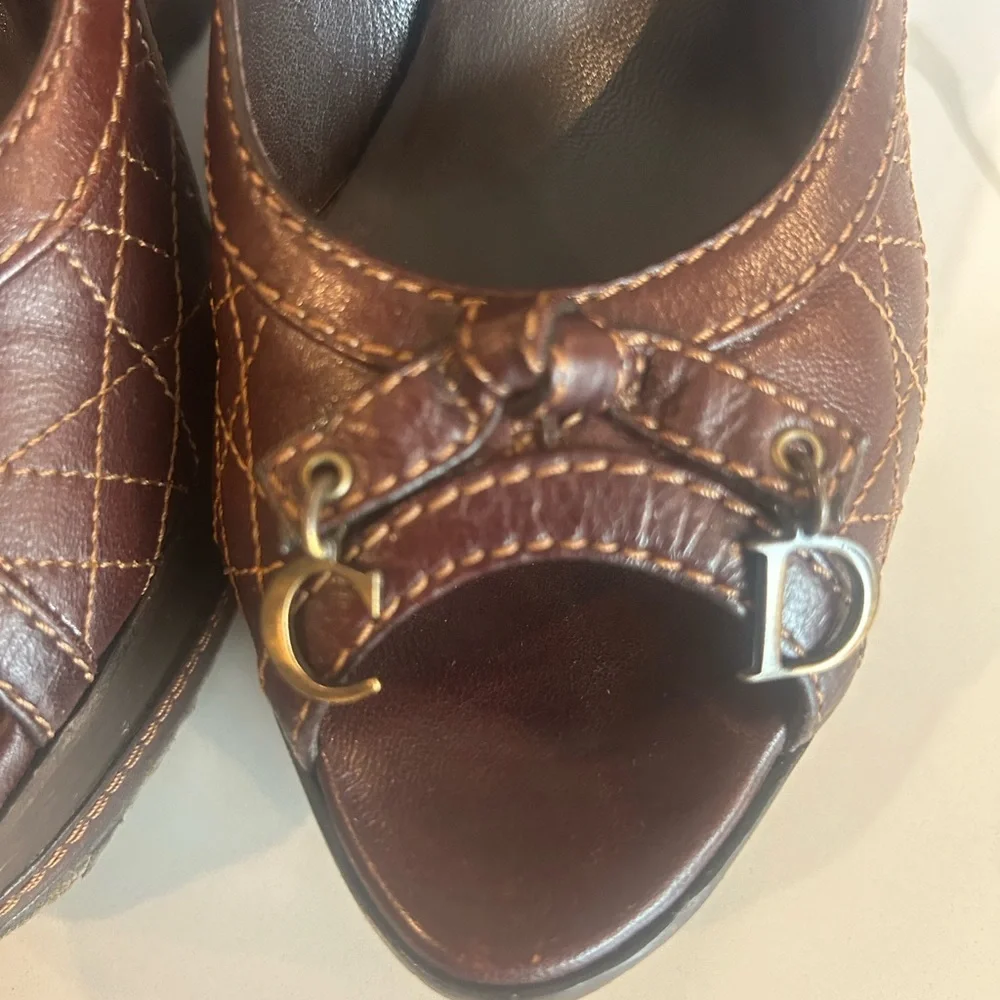 Christian Dior- Cannage Leather Peep Toe Wedge Pumps- size 39 (US Women’s 9) - Picture 3 of 14